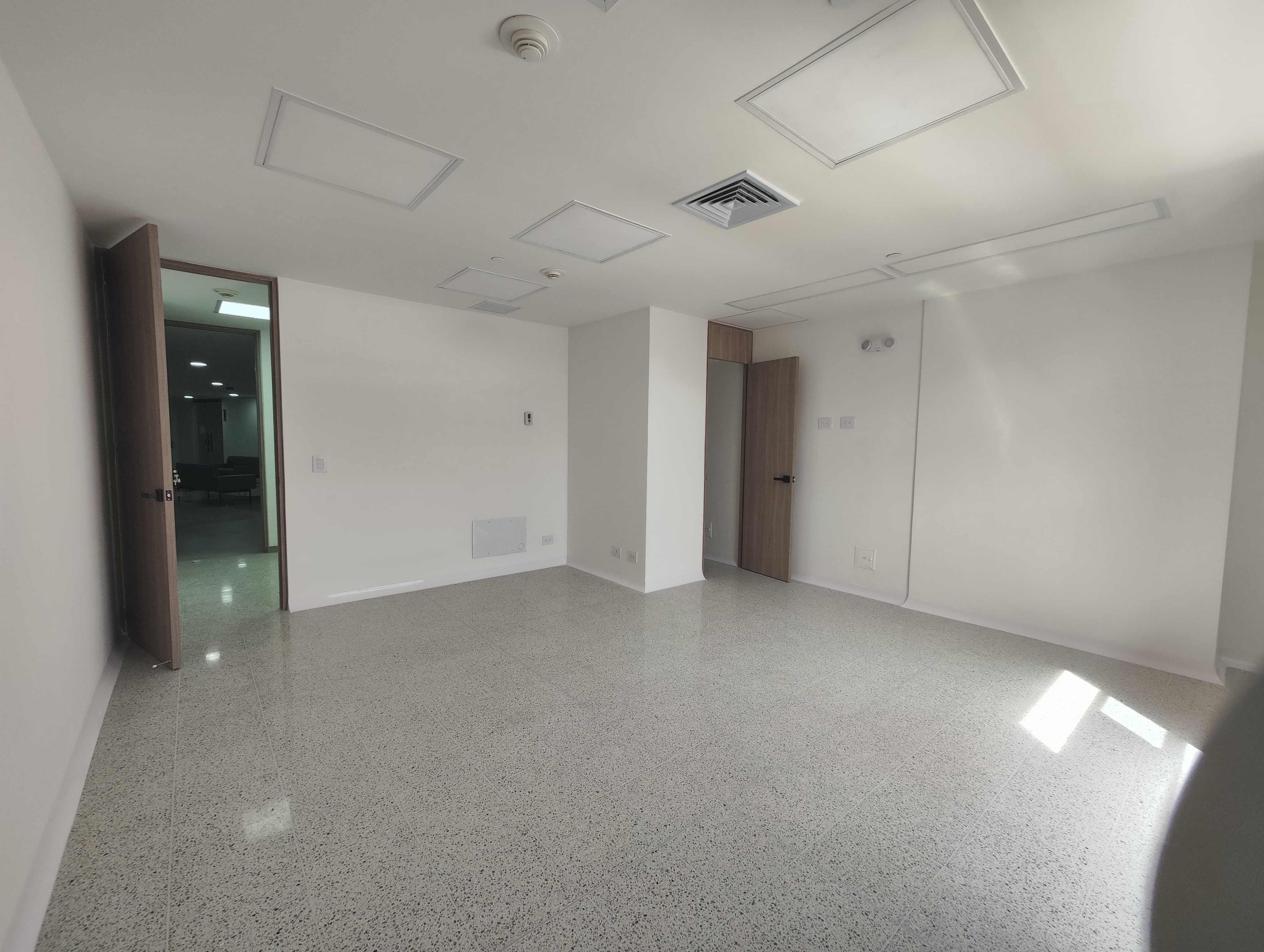 Consultorio en arriendo Antioquia Medellín Simesa 33 m2 Habitaciones 0 Baños 1 Garajes 1 Precio $4500000