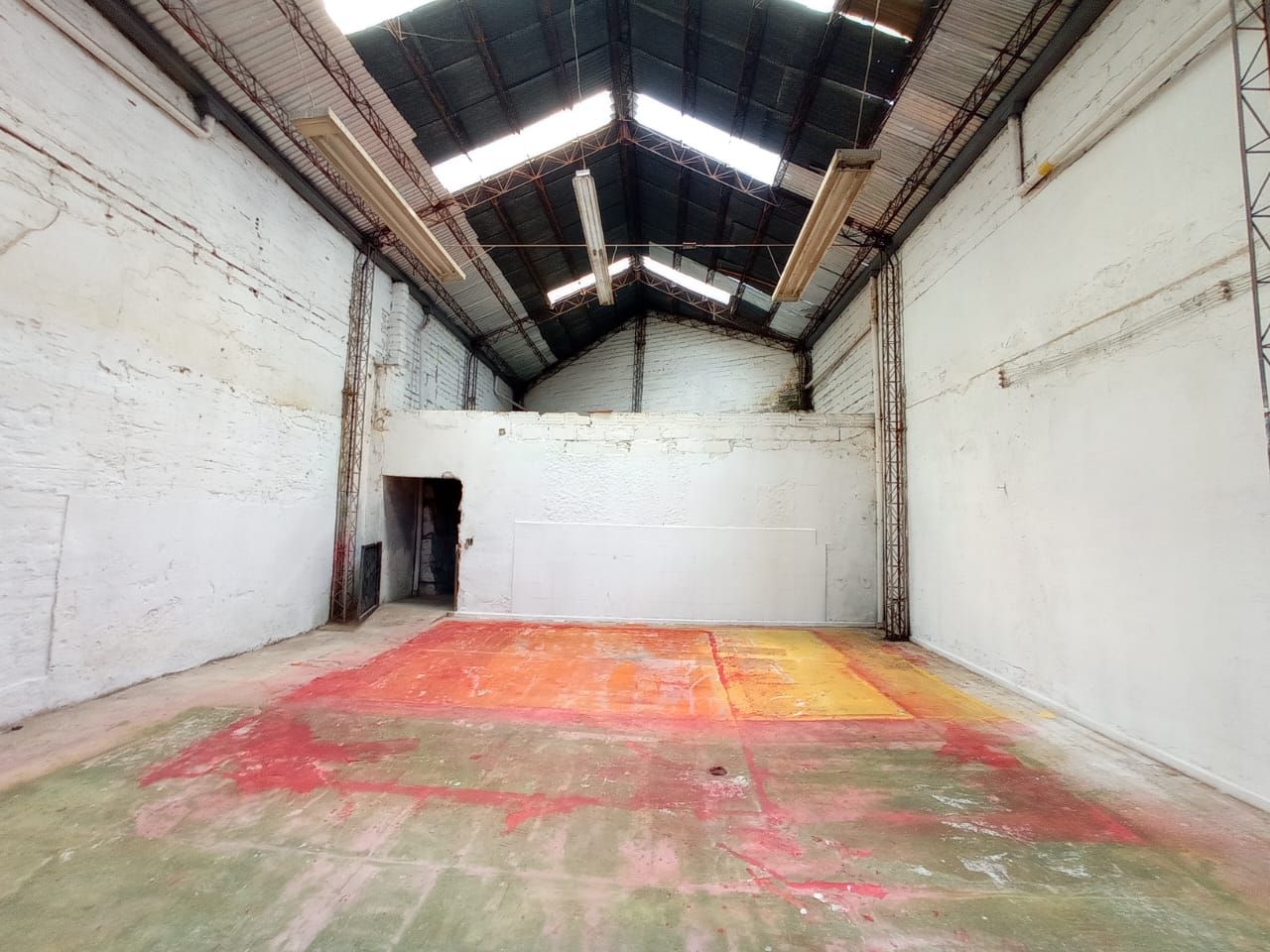 Bodega en arriendo Antioquia Medellín Miraflores 300 m2 Habitaciones 0 Baños 3 Garajes 0 Precio $7100000