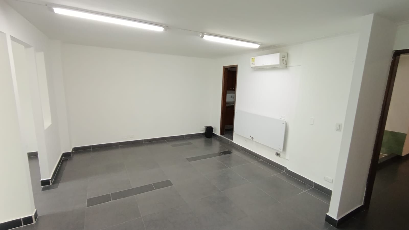 Oficina en arriendo Antioquia Medellín Los Conquistadores 55 m2 Habitaciones 0 Baños 1 Garajes 0 Precio $2450000