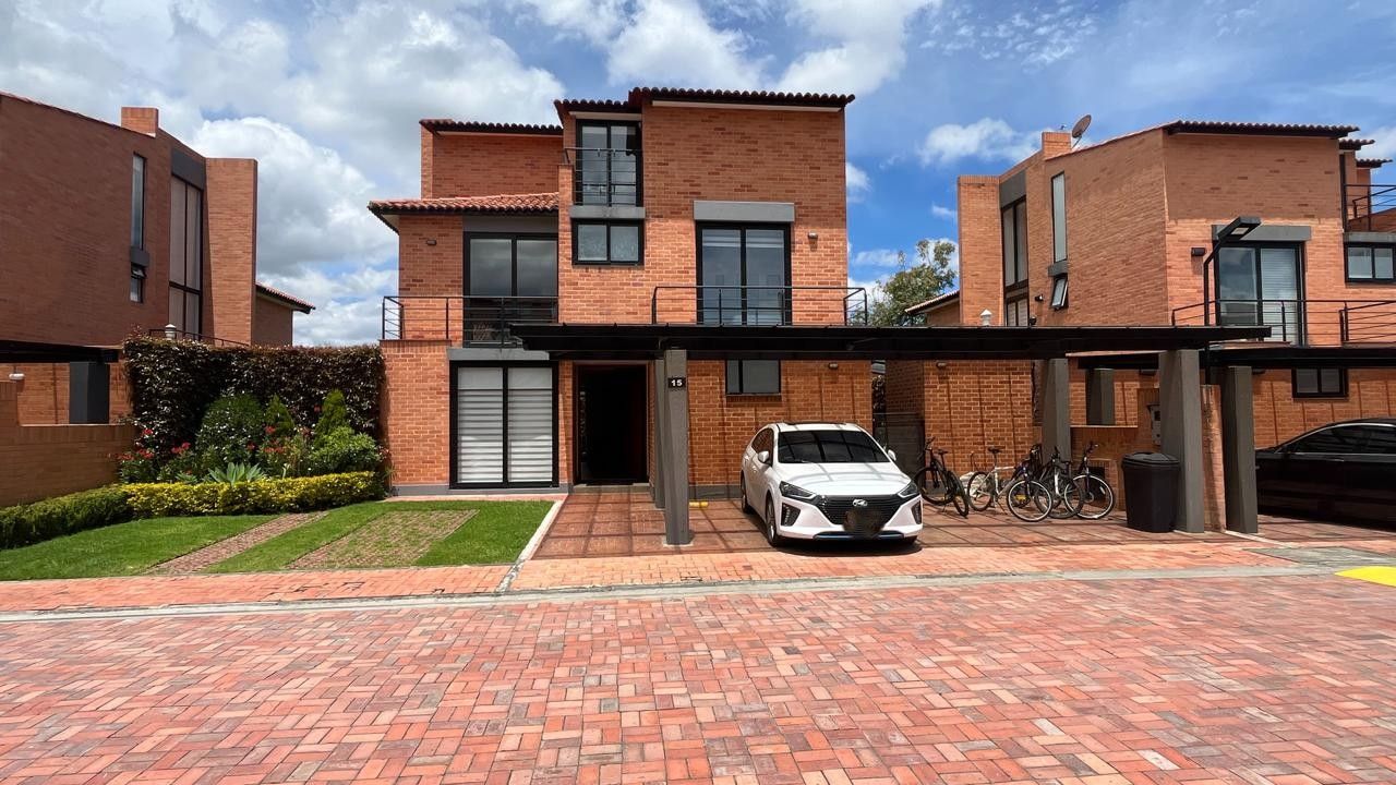 Casa en venta Cundinamarca Chía Cn Hacienda La Luna 329 m2 Habitaciones 4 Baños 5 Garajes 3 Precio $1500000000