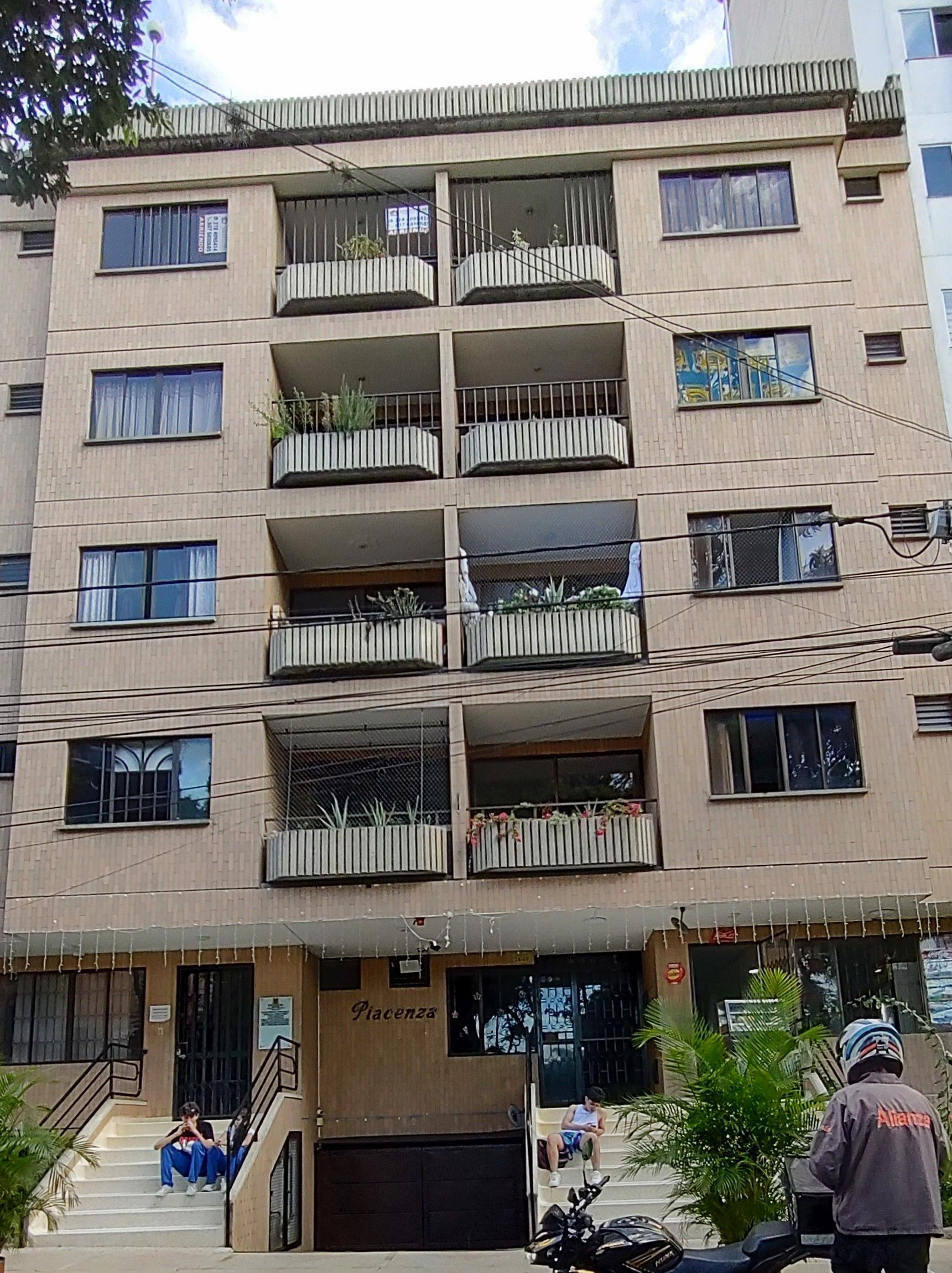 Apartamento en arriendo Santander Bucaramanga La Aurora 75 m2 Habitaciones 4 Baños 3 Garajes 1 Precio $1570000