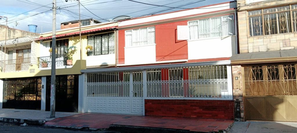 Casa en venta Cundinamarca Bogotá Santa Isabel 230 m2 Habitaciones 6 Baños 4 Garajes 3 Precio $800000000