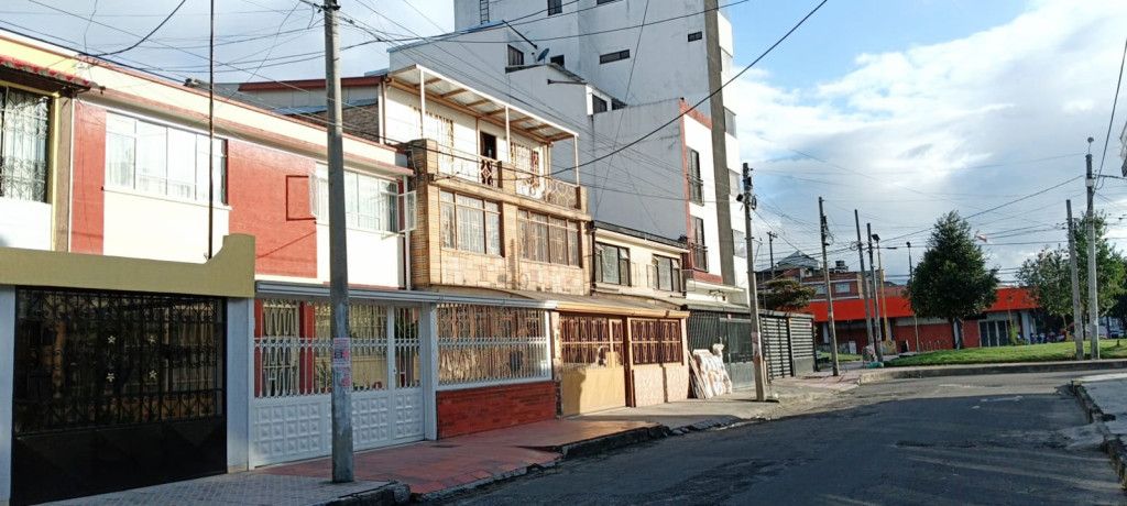 Casa en venta Cundinamarca Bogotá Santa Isabel 230 m2 Habitaciones 6 Baños 4 Garajes 3 Precio $800000000