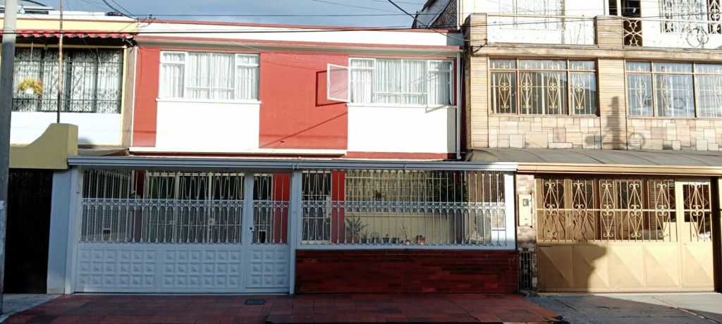 Casa en venta Cundinamarca Bogotá Santa Isabel 230 m2 Habitaciones 6 Baños 4 Garajes 3 Precio $850000000
