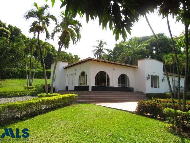 Finca en venta Antioquia Sopetrán Rafael Nuñez 220 m2 Habitaciones 5 Baños 5 Garajes 6 Precio $1500000000