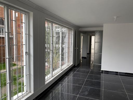 Casa en venta Cundinamarca Bogotá Margaritas I Sector 168 m2 Habitaciones 4 Baños 3 Garajes 4 Precio $1000000000