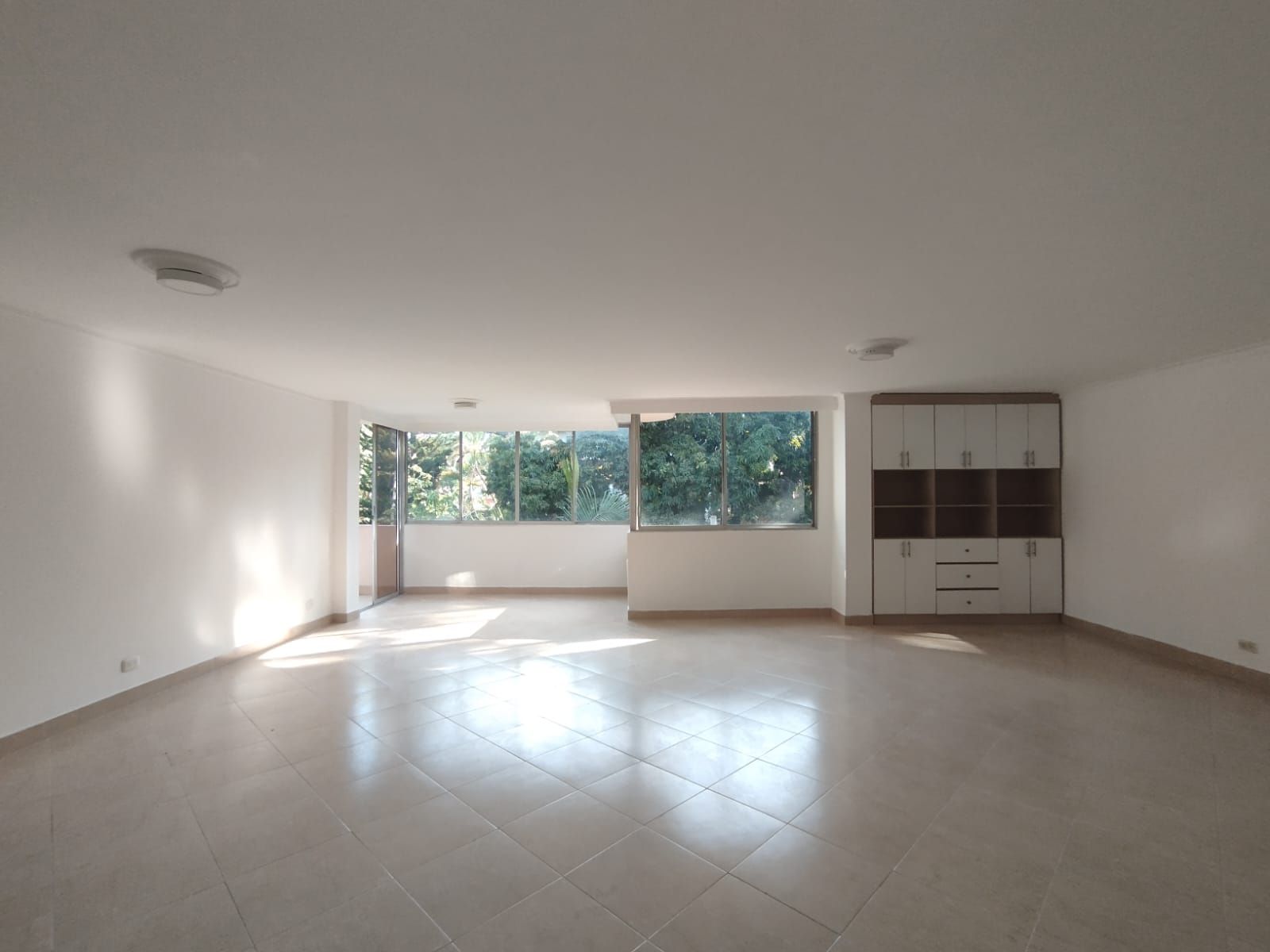 Apartamento en arriendo Antioquia Medellín Manila 150 m2 Habitaciones 3 Baños 3 Garajes 2 Precio $4500000