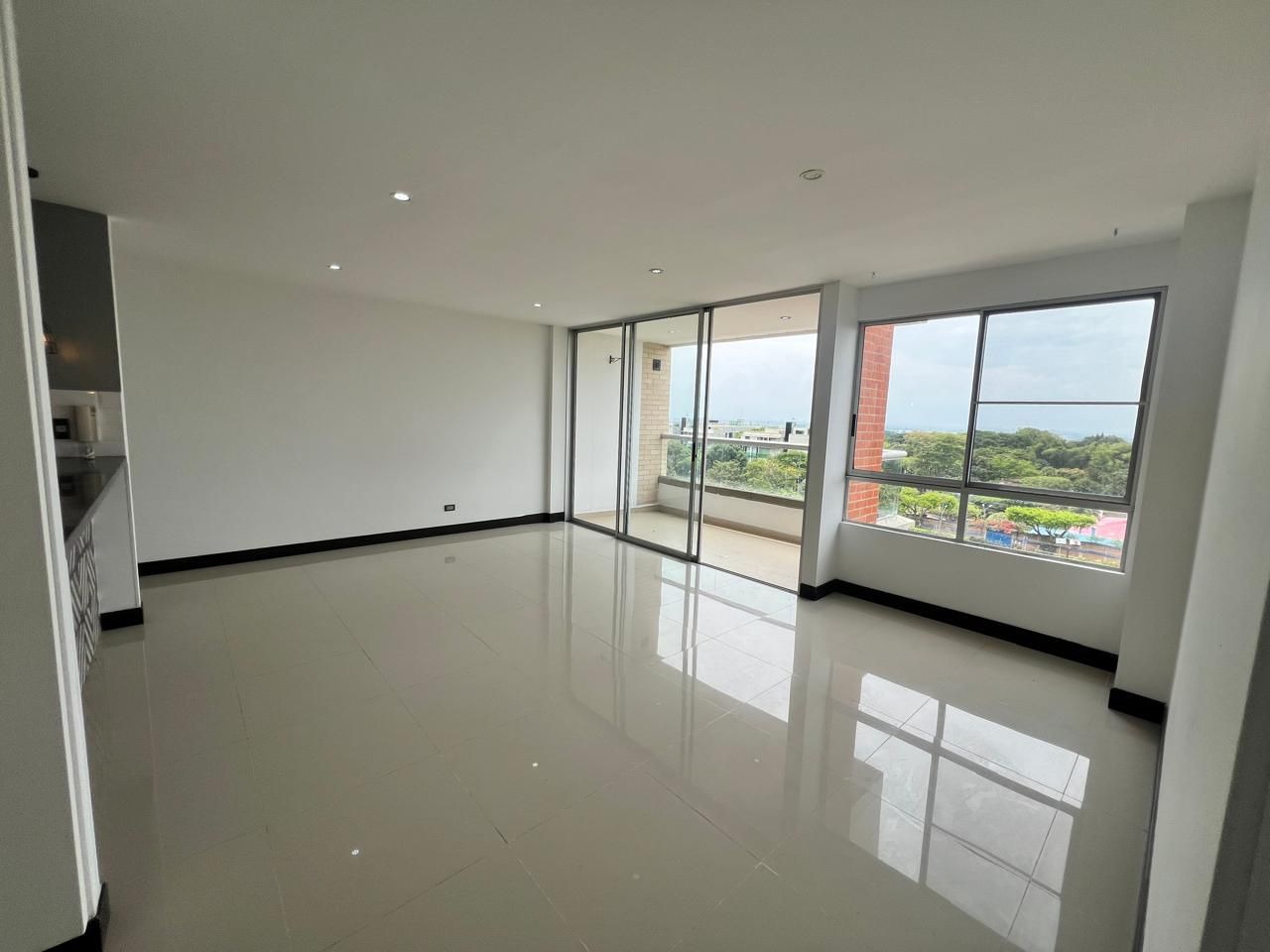 Apartamento en arriendo Valle Del Cauca Cali Parcelaciones Pance 110 m2 Habitaciones 3 Baños 3 Garajes 2 Precio $3500000