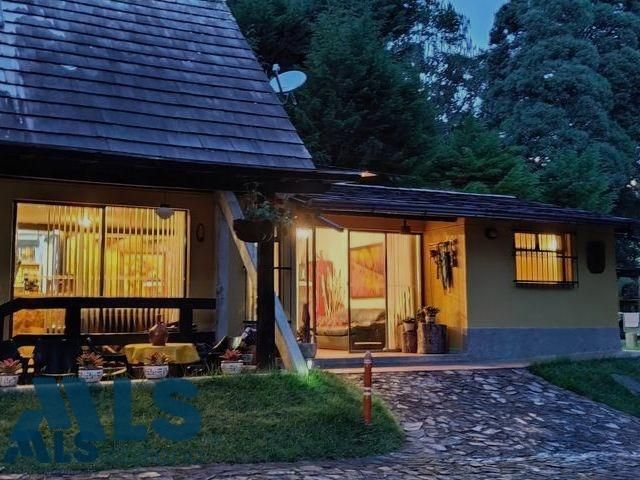 Casa en venta Antioquia Envigado La Mesa 255 m2 Habitaciones 3 Baños 3 Garajes 2 Precio $2300000000