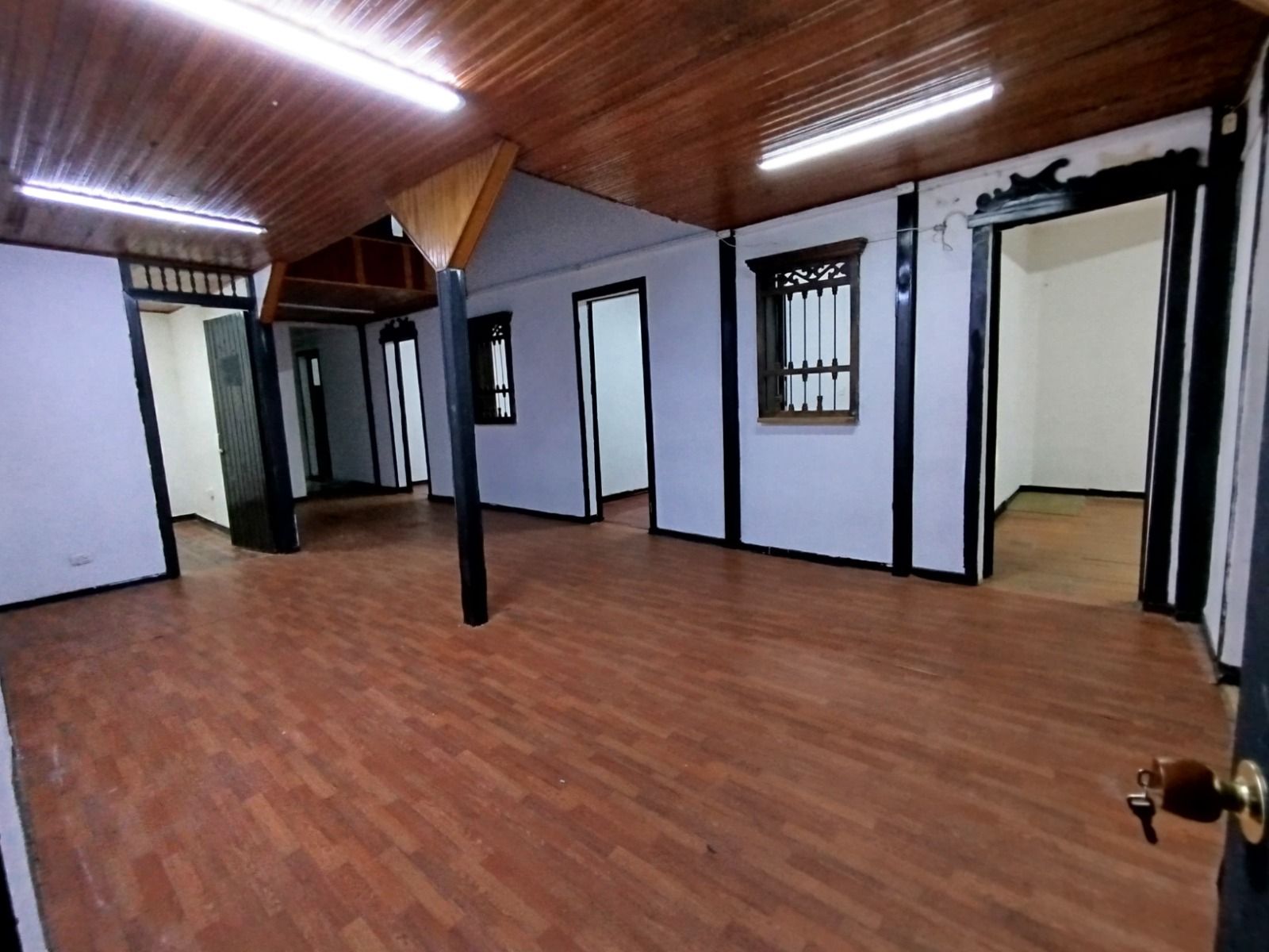 Casa en arriendo Risaralda Pereira Sector Galeria Central 600 m2 Habitaciones 25 Baños 15 Garajes 0 Precio $10000000