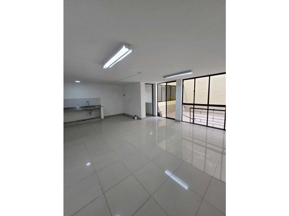 Casa en arriendo Antioquia Medellín Miravalle 340 m2 Habitaciones 7 Baños 3 Garajes 0 Precio $7000000