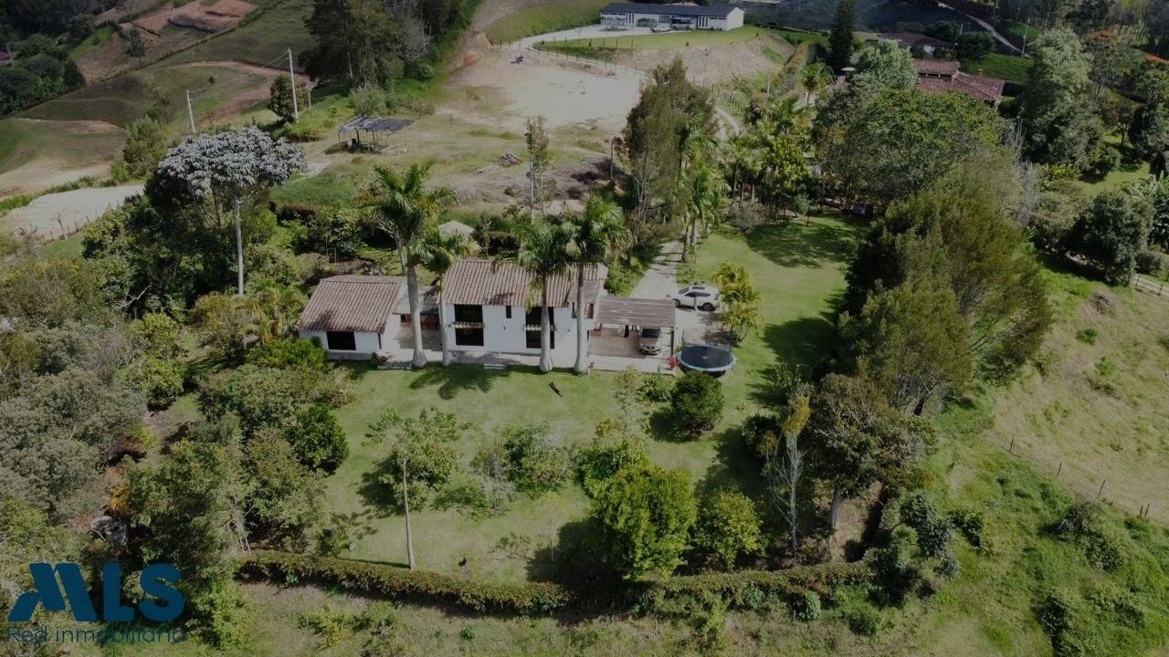 Finca en venta Antioquia Rionegro Cuatro Esquinas 300 m2 Habitaciones 5 Baños 4 Garajes 6 Precio $1670000000
