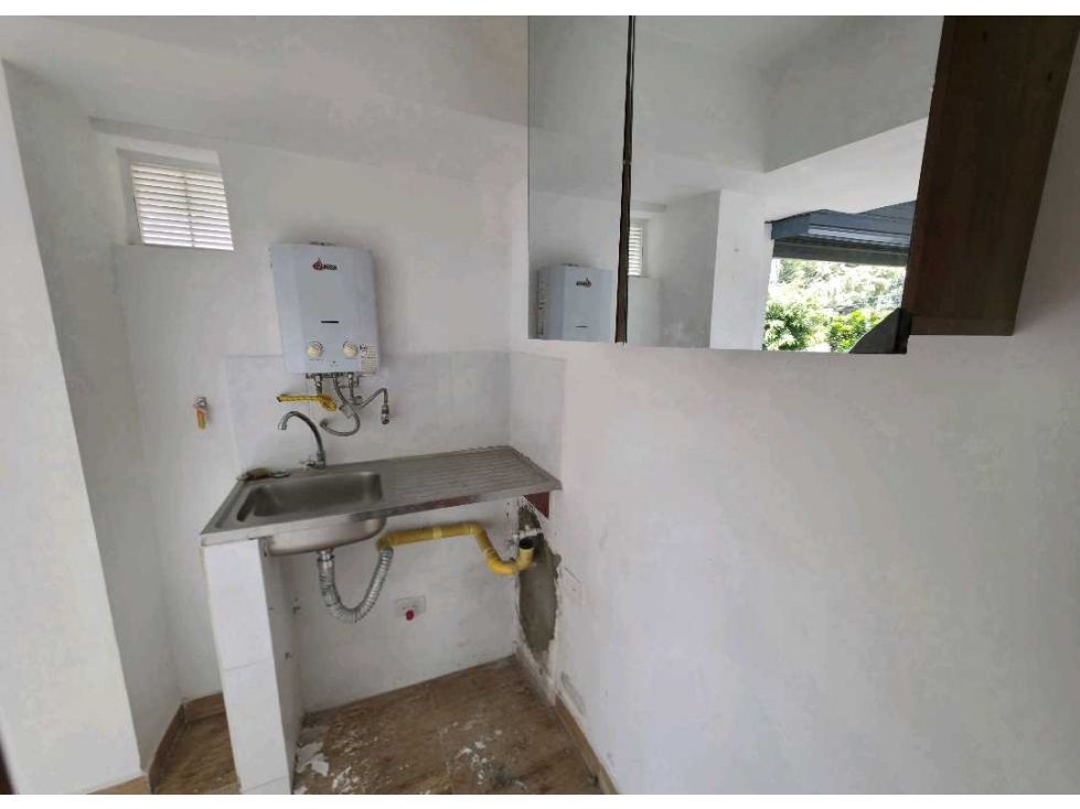 Local en arriendo Antioquia Medellín Bombona No2 30 m2 Habitaciones 0 Baños 1 Garajes 0 Precio $950000