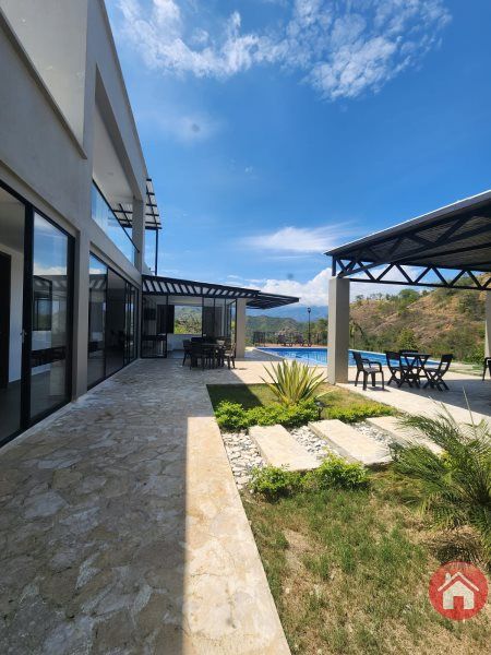 Finca en venta Antioquia Sopetrán Sopetran 2700 m2 Habitaciones 6 Baños 4 Garajes 8 Precio $1590000000