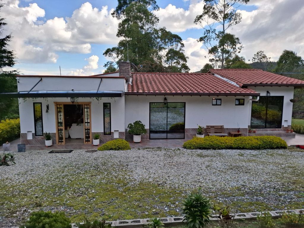 Finca en venta Antioquia Guarne Guarne 140 m2 Habitaciones 3 Baños 4 Garajes 1 Precio $1000000000