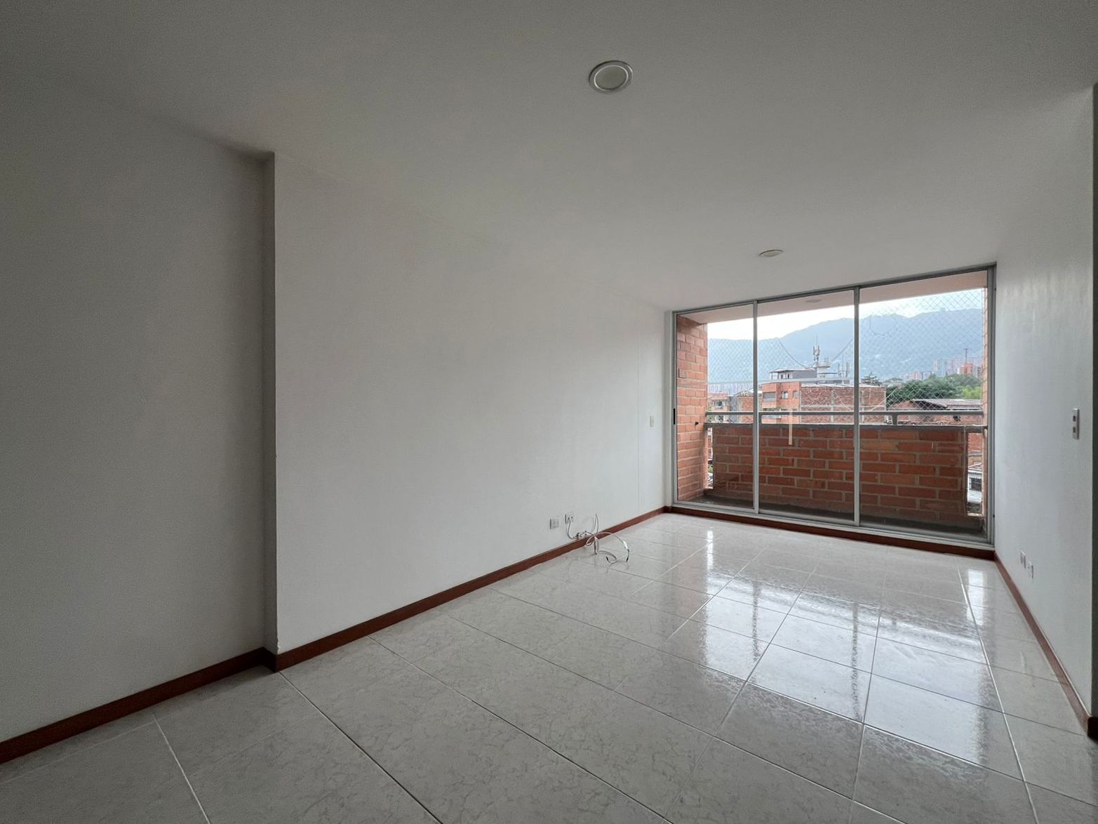 Apartamento en arriendo o venta Antioquia Envigado Hojarasca 78 m2 Habitaciones 3 Baños 2 Garajes 1 Precio venta $435000000 Precio arriendo $3000000