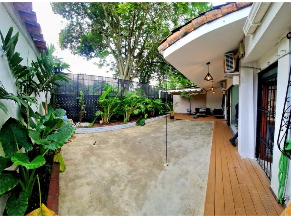 Casa en arriendo o venta Valle Del Cauca Cali La Flora 400 m2 Habitaciones 4 Baños 5 Garajes 6 Precio venta $1280000000 Precio arriendo $8000000