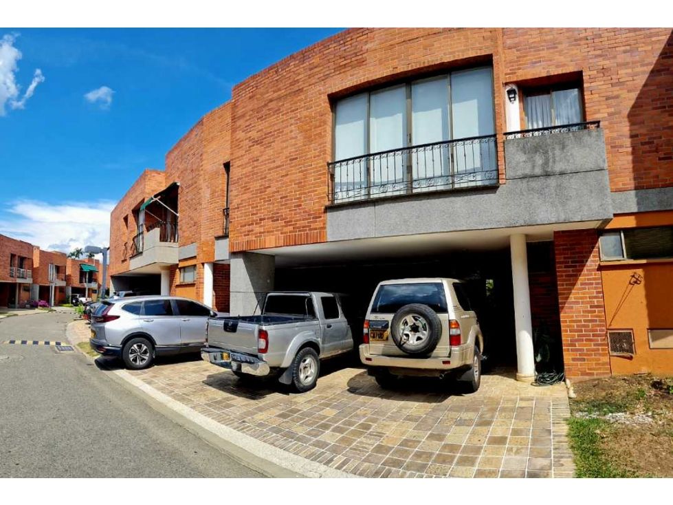 Casa en venta Valle Del Cauca Cali Urbanización Ciudad Jardín 250 m2 Habitaciones 4 Baños 5 Garajes 3 Precio $1200000000