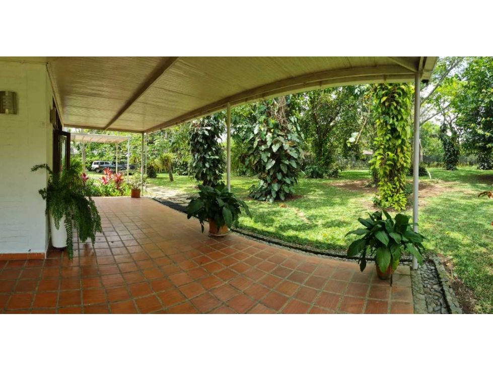 Casa en venta Valle Del Cauca Cali Nn 210 m2 Habitaciones 3 Baños 4 Garajes 6 Precio $2500000000