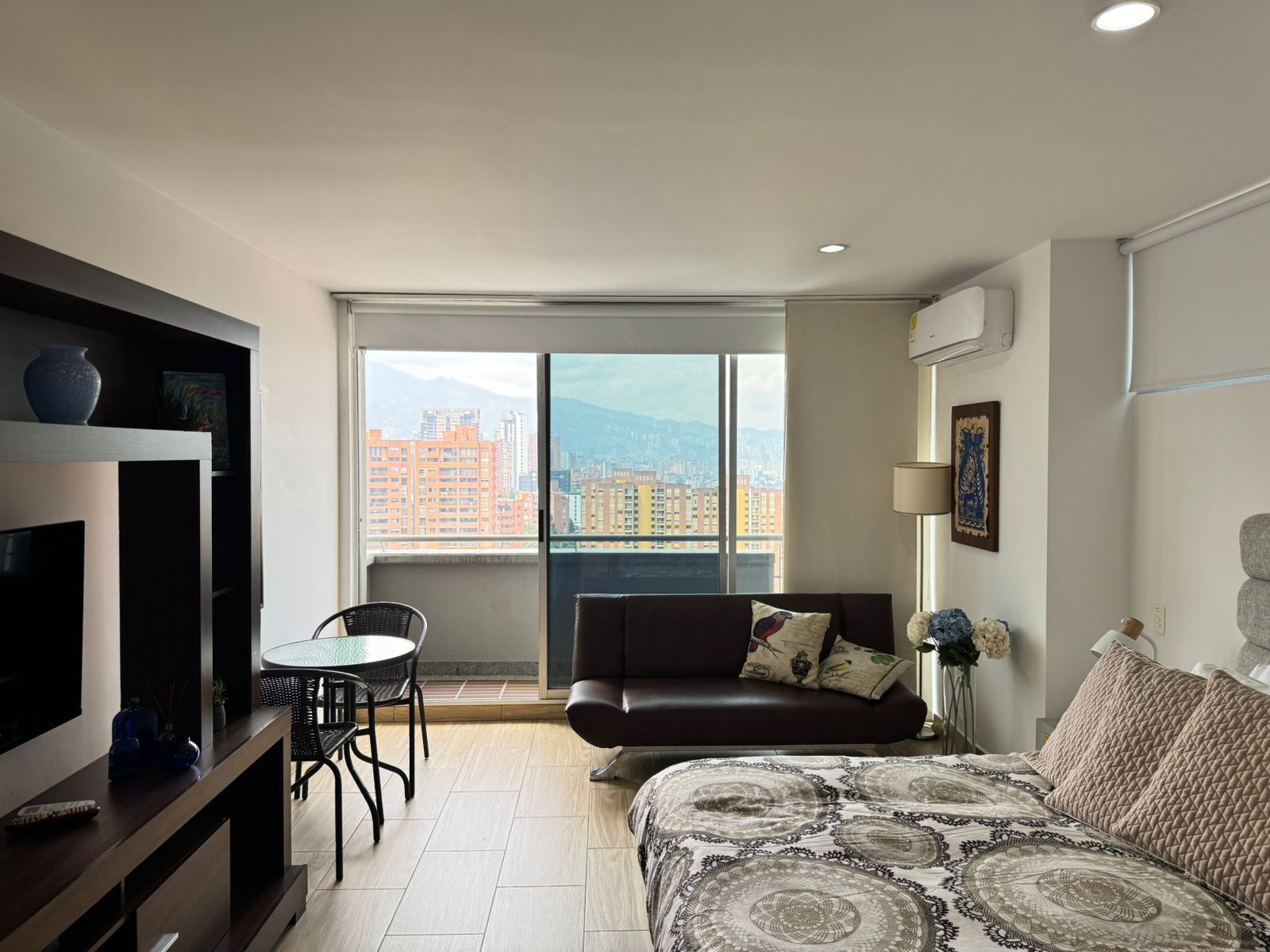 Apartamento en arriendo Antioquia Medellín La Aguacatala 34 m2 Habitaciones 1 Baños 1 Garajes 1 Precio $4000000