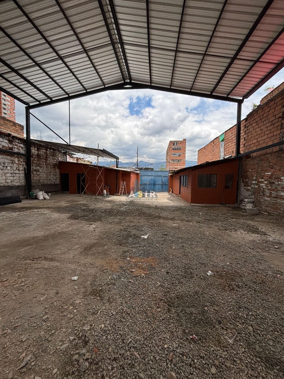 Parqueadero en arriendo Antioquia Medellín Los Conquistadores 325 m2 Habitaciones 0 Baños 2 Garajes 1 Precio $15000000