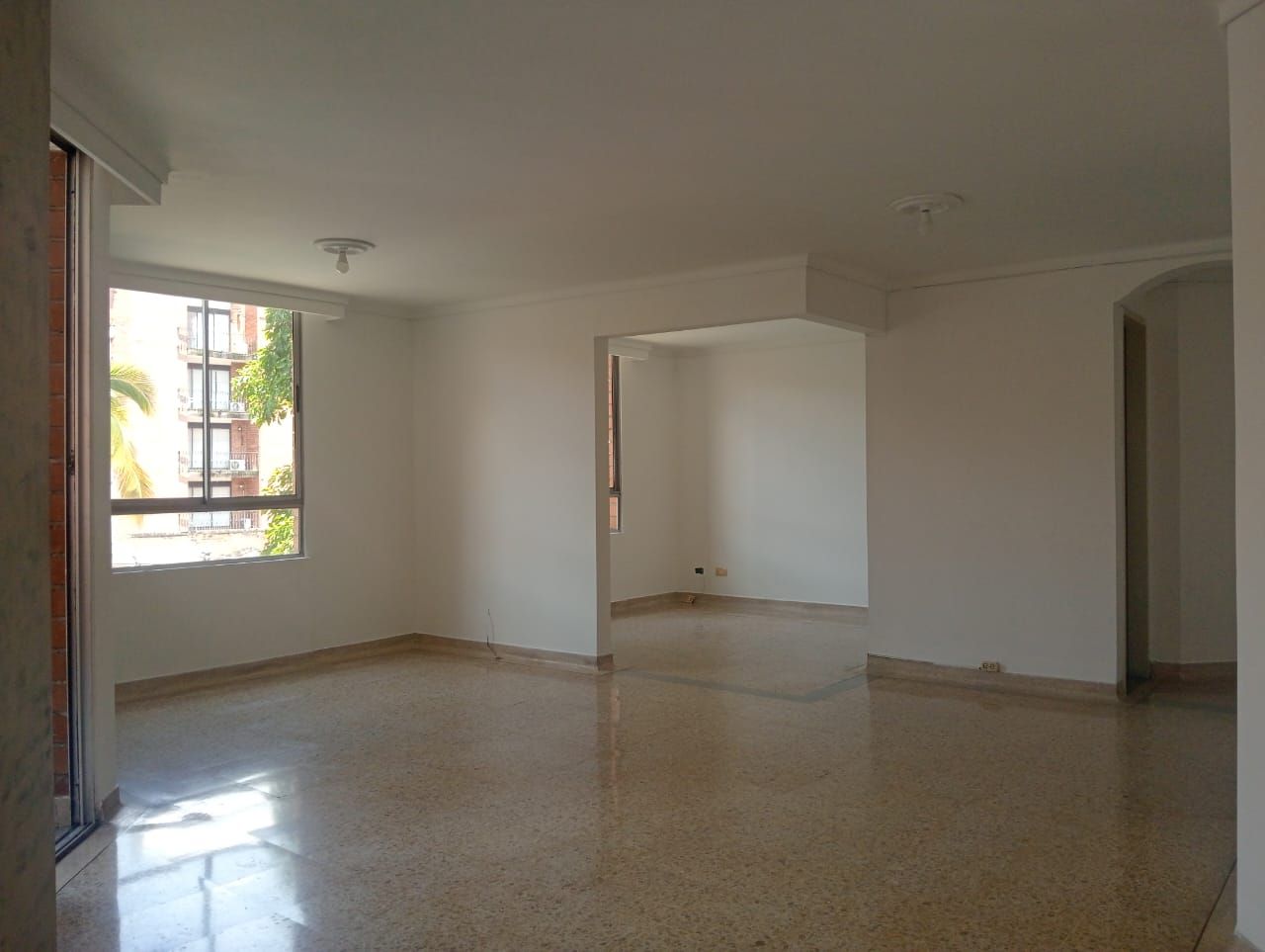 Apartamento en arriendo o venta Antioquia Medellín Las Acacias 150 m2 Habitaciones 3 Baños 3 Garajes 1 Precio venta $965000000 Precio arriendo $5748000