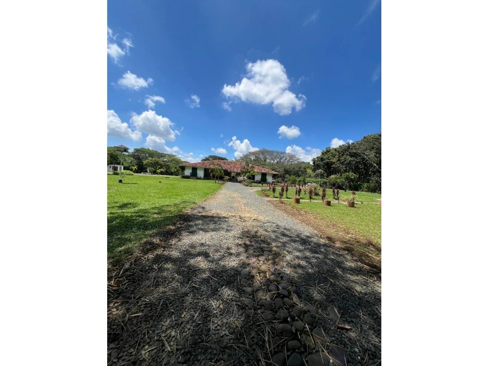 Finca en venta Valle Del Cauca Jamundí Jamundí 1000 m2 Habitaciones 10 Baños 10 Garajes 14 Precio $2950000000