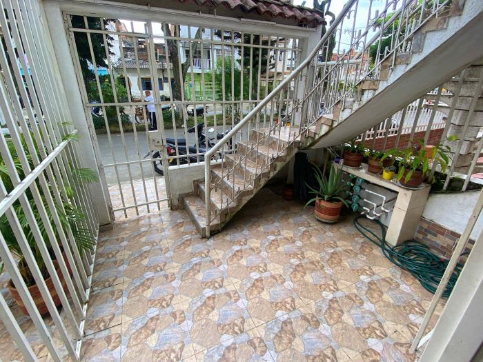 Casa en venta Valle Del Cauca Cali La Independencia 237 m2 Habitaciones 7 Baños 6 Garajes 1 Precio $460000000