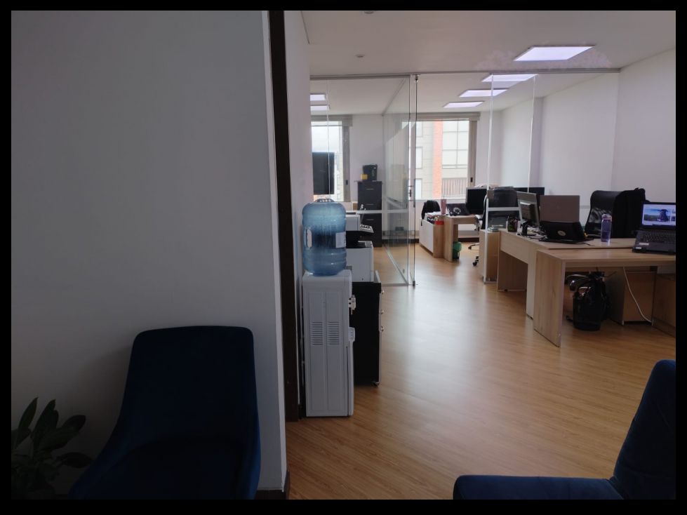 Oficina en arriendo o venta Cundinamarca Bogotá Chico Norte Et Iii 54 m2 Habitaciones 0 Baños 1 Garajes 1 Precio venta $370000000 Precio arriendo $3339199