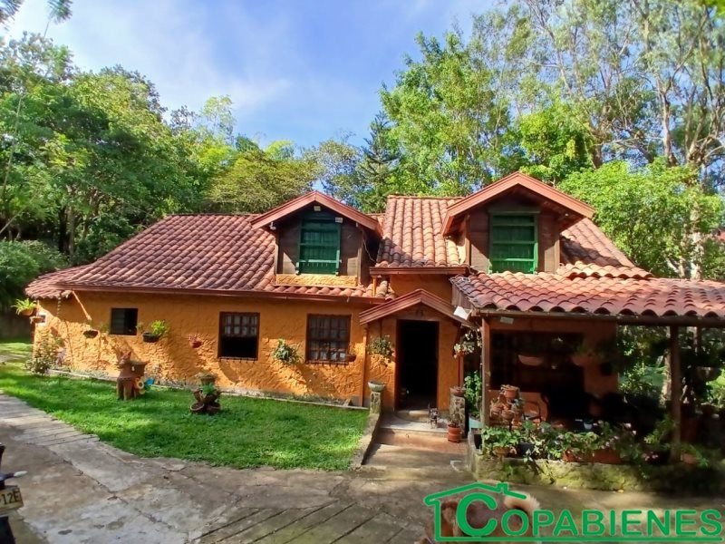 Casa en venta Antioquia Copacabana Simon Bolivar Sb centro 1585 m2 Habitaciones 6 Baños 3 Garajes 0 Precio $720000000