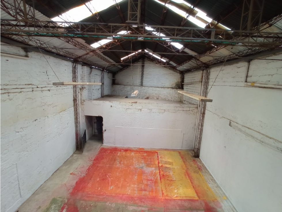 Bodega en arriendo Antioquia Medellín La Milagrosa 350 m2 Habitaciones 0 Baños 2 Garajes 0 Precio $7500000