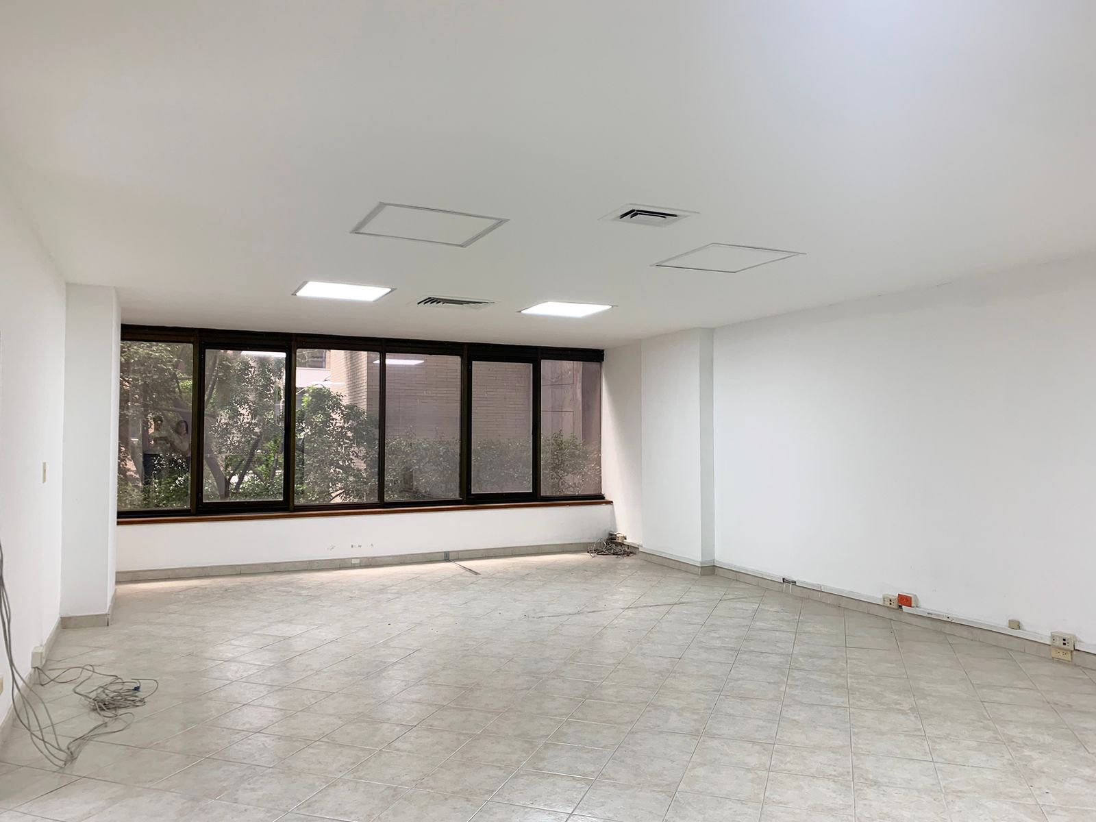 Oficina en venta Antioquia Medellín Boston 60 m2 Habitaciones 0 Baños 1 Garajes 1 Precio $470000000