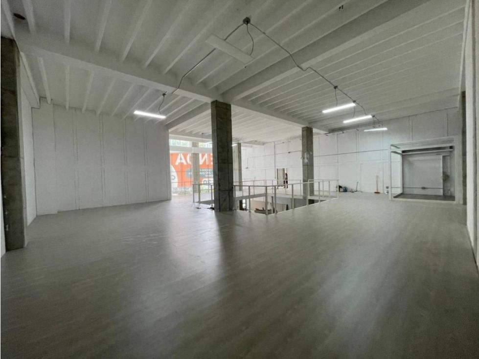Bodega en arriendo Antioquia Medellín Colombia 3000 m2 Habitaciones 0 Baños 6 Garajes 19 Precio $150000000