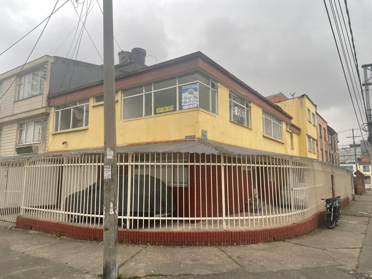 Apartamento en arriendo Cundinamarca Bogotá Ciudad Berna 220 m2 Habitaciones 4 Baños 3 Garajes 2 Precio $3500000