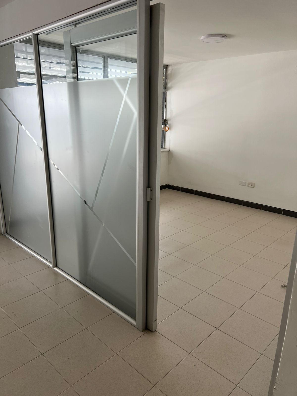 Oficina en arriendo Cundinamarca Bogotá La Castellana 60 m2 Habitaciones 0 Baños 2 Garajes 3 Precio $3500000