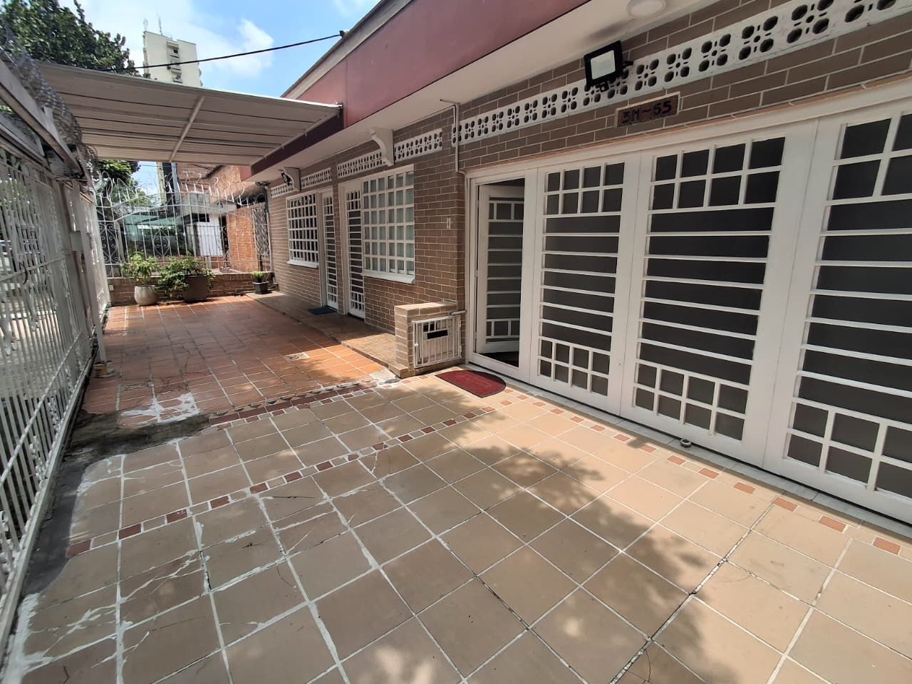 Casa en venta Valle Del Cauca Cali Prados Del Norte 330 m2 Habitaciones 5 Baños 6 Garajes 2 Precio $970000000