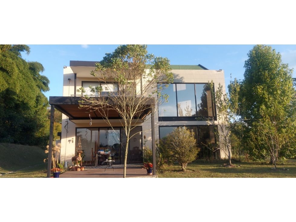 Casa Campestre en venta Antioquia El Carmen De Viboral El Carmen De Viboral 490 m2 Habitaciones 3 Baños 4 Garajes 3 Precio $2200000000