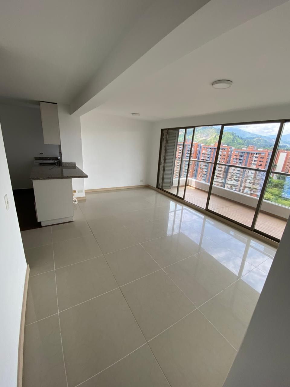 Apartamento en arriendo Antioquia Medellín Boston 90 m2 Habitaciones 3 Baños 2 Garajes 1 Precio $3900000