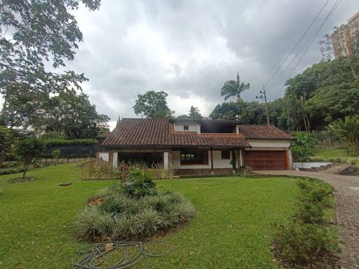 Finca en arriendo Antioquia Envigado El Chocho 360 m2 Habitaciones 5 Baños 5 Garajes 1 Precio $18000000