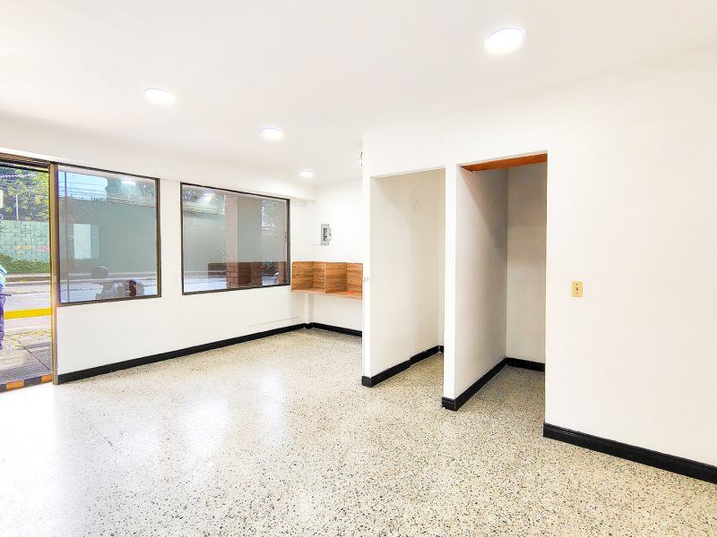 Oficina en arriendo Antioquia Medellín Estadio 40 m2 Habitaciones 0 Baños 1 Garajes 0 Precio $2800000