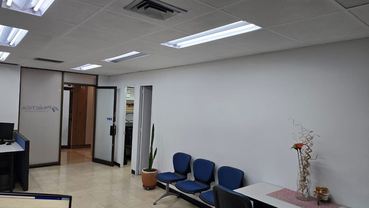 Oficina en arriendo Antioquia Medellín Villa Carlota 60 m2 Habitaciones 0 Baños 2 Garajes 1 Precio $4000000