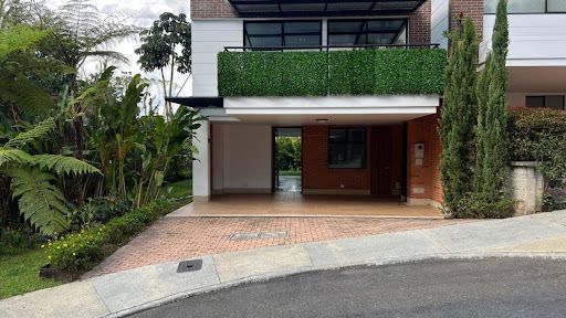 Casa en arriendo Antioquia Envigado Asd 168 m2 Habitaciones 3 Baños 4 Garajes 4 Precio $12500000