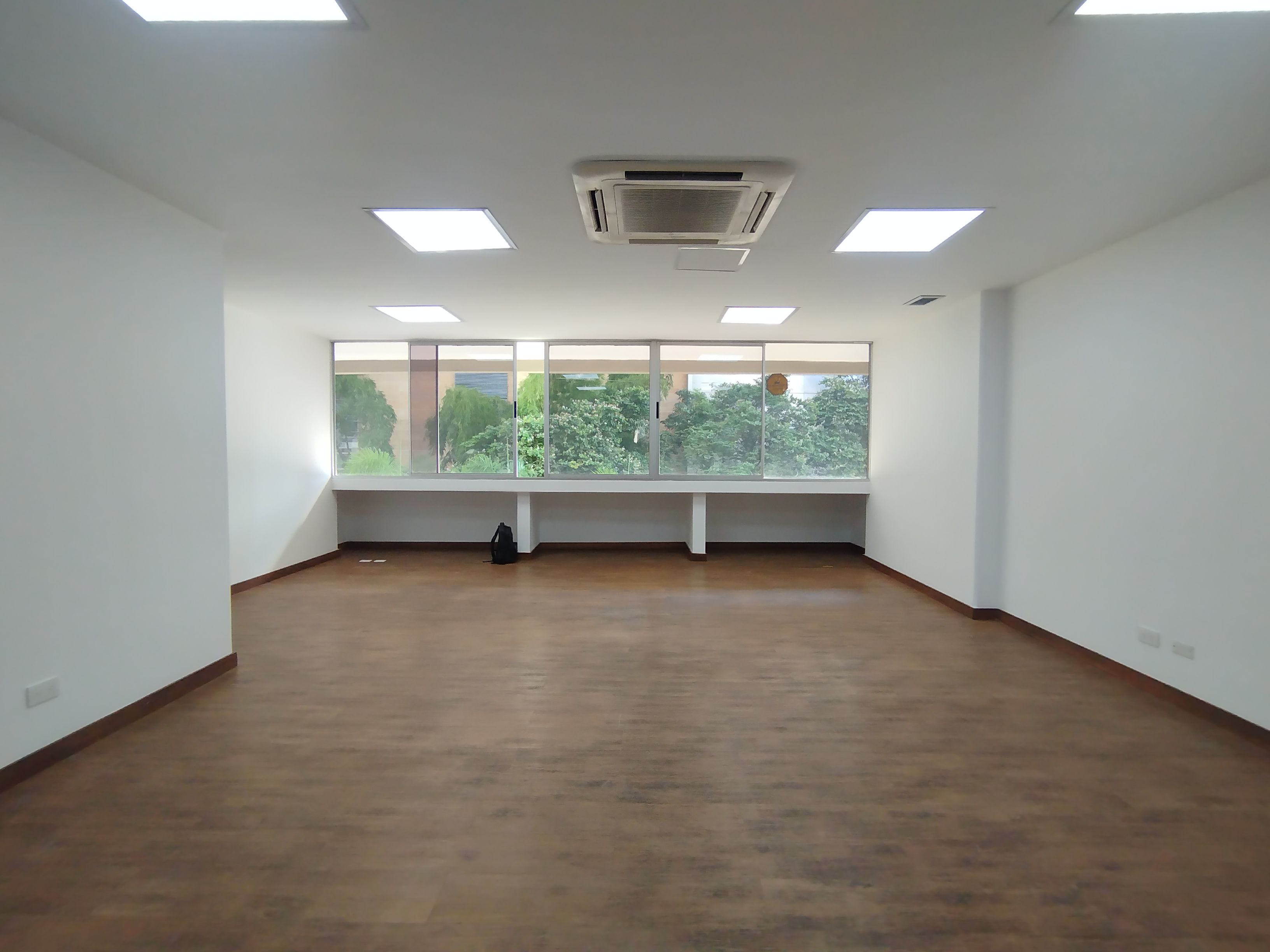 Oficina en arriendo Antioquia Medellín Los Balsos No2 47 m2 Habitaciones 0 Baños 1 Garajes 2 Precio $4600000