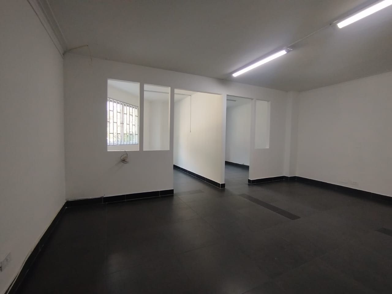 Oficina en arriendo Antioquia Medellín Los Conquistadores 28 m2 Habitaciones 0 Baños 1 Garajes 0 Precio $2600000