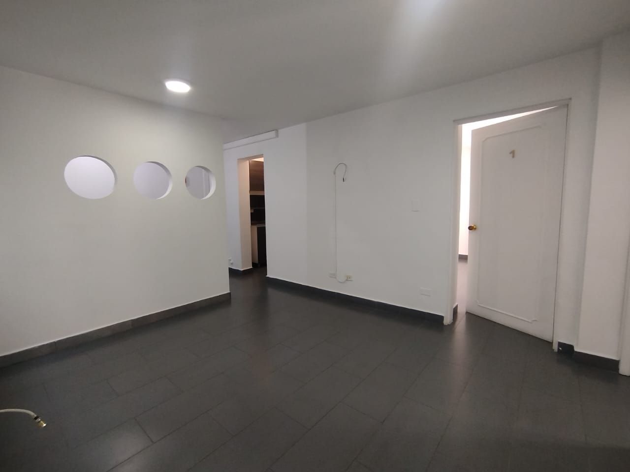 Oficina en arriendo Antioquia Medellín Los Conquistadores 38 m2 Habitaciones 0 Baños 1 Garajes 0 Precio $3000000