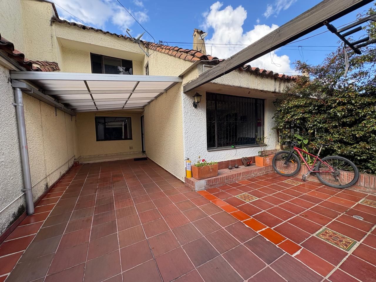 Casa en venta Cundinamarca Bogotá Las Margaritas 157 m2 Habitaciones 5 Baños 3 Garajes 2 Precio $750000000