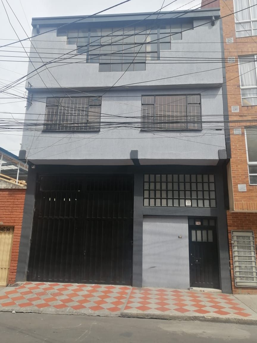 Bodega en venta Cundinamarca Bogotá Los Cerezos 350 m2 Habitaciones 0 Baños 5 Garajes 3 Precio $1650000