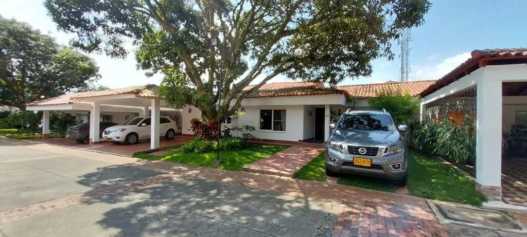 Casa en venta Valle Del Cauca Cali Urbanización Ciudad Jardín 320 m2 Habitaciones 3 Baños 4 Garajes 3 Precio $1450000000