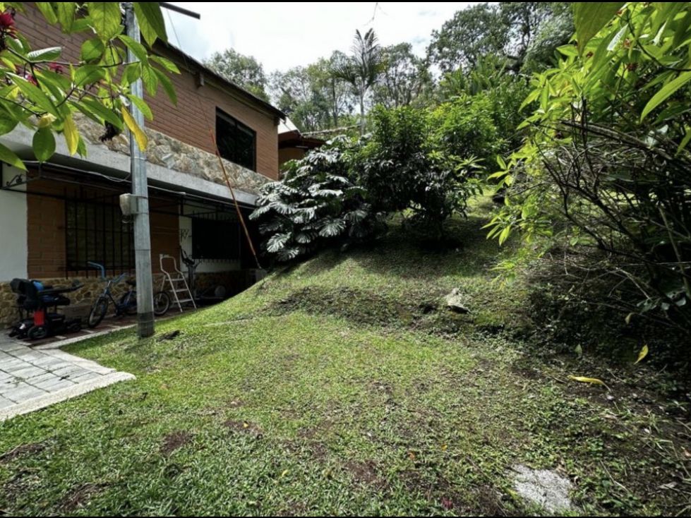 Casa en venta Antioquia Medellín San Lucas 311 m2 Habitaciones 7 Baños 4 Garajes 5 Precio $2250000000