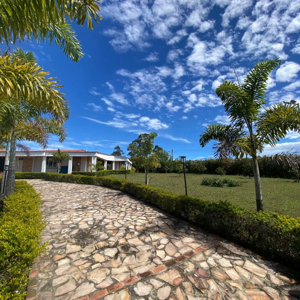 Casa en venta Santander Los Santos Los Santos 304 m2 Habitaciones 3 Baños 4 Garajes 6 Precio $1200000000